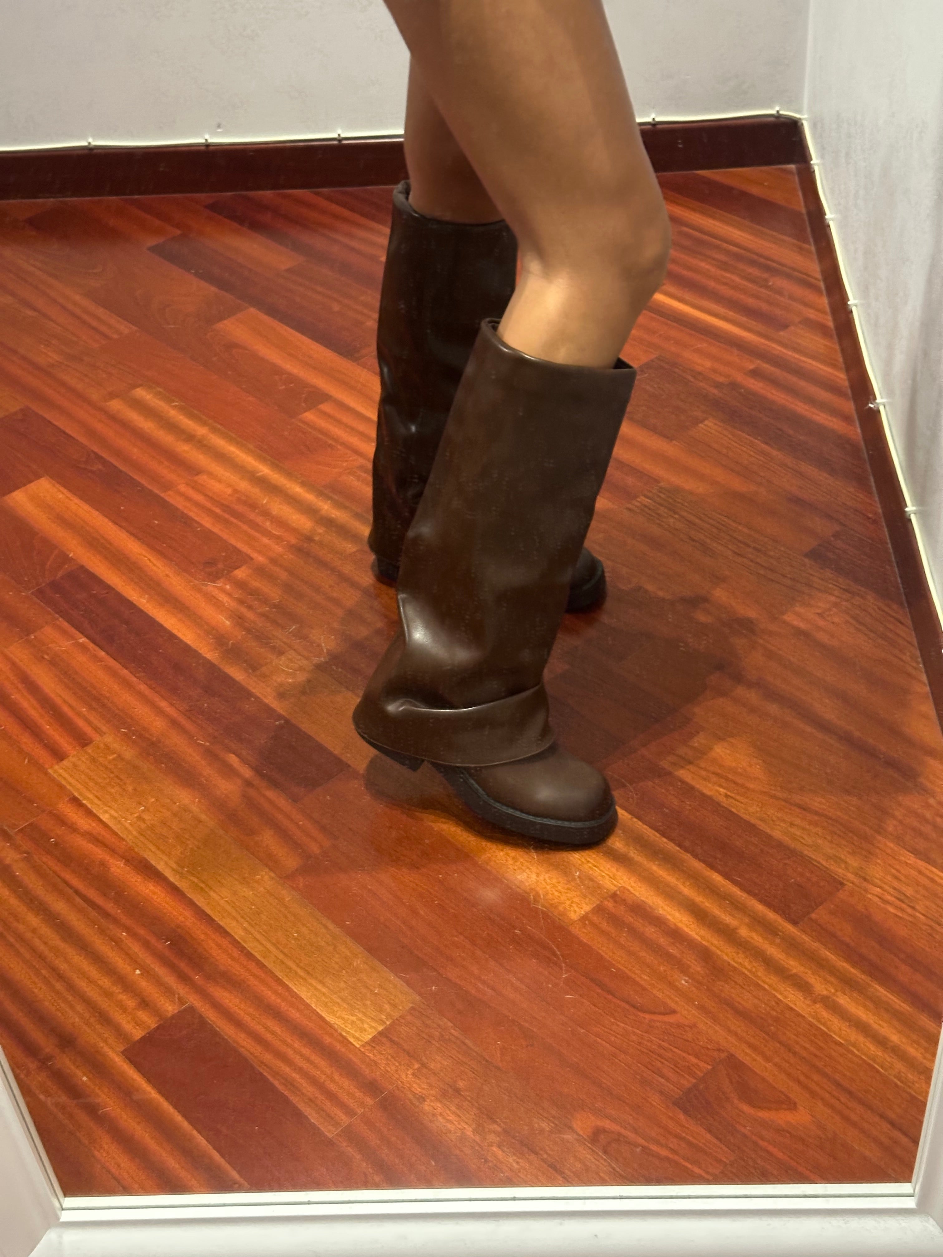 Boots Attico Brown